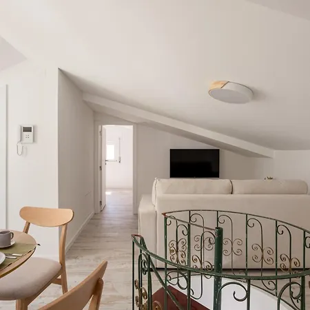 Apartamento Rua Olaias Amora